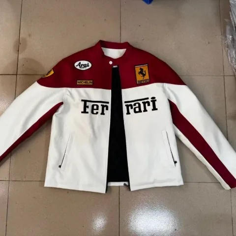 Куртка в стилі Ferrari з гоночними нашивками червоно-біла, арт. FkuF1/whitered