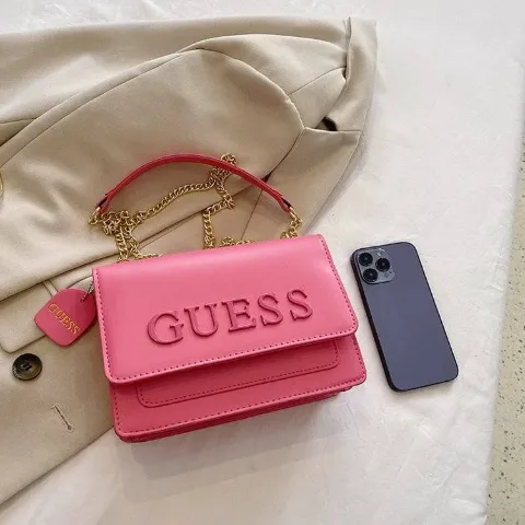 Женская сумка через плечо с цепочкой в стиле Guess розовая, арт. Gus1/pink