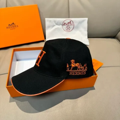 Кепка черная в стиле Hermès с логотипом и окантовкой козырька, арт. Hk1/black