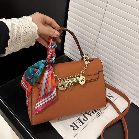 Жіноча сумка через плече з декоративним ланцюжком у стилі Hermes коричнева, арт. Hs1/brown