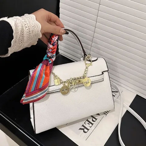 Жіноча сумка через плече з декоративним ланцюжком у стилі Hermes біла, арт. Hs1/white