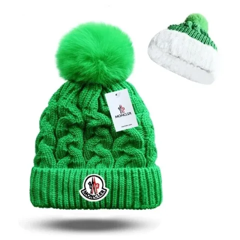 Шапка у стилі Moncler зелена з балабоном | Утеплена шапка з плюшем всередині, арт. MCsh1/green