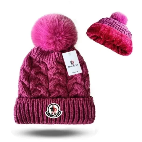 Шапка у стилі Moncler рожева з балабоном | Утеплена шапка з плюшем всередині, арт. MCsh1/pink
