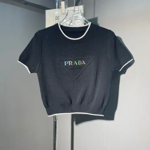 Укорочена трикотажна сіра кофта з коротким рукавом у стилі Prada, арт. Pk1/gray